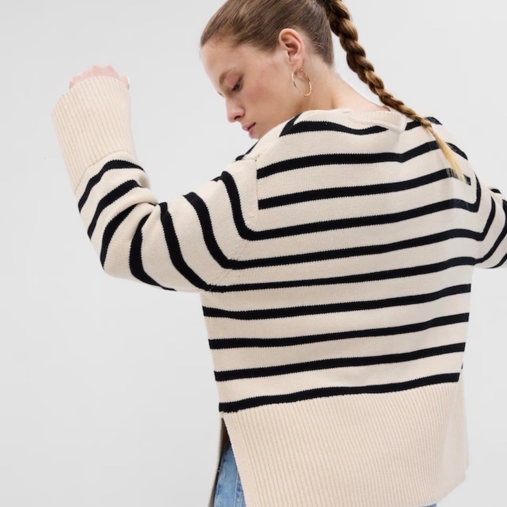 GAP Black and Cream Striped Sweater